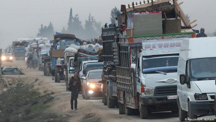 Syrien | Menschen fliehen aus Idlib (Reuters/K. Ashawi)