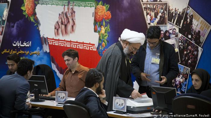 Iran Teheran Registrierung für Parlamentswahlen 2020 (picture-alliance/Zuma/R. Fouladi)
