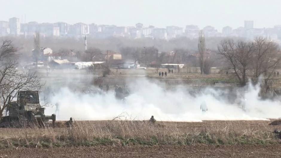 Türkei – Griechenland: Migranten wollen über die Grenze – auf beiden Seiten wird Tränengas geschossen
