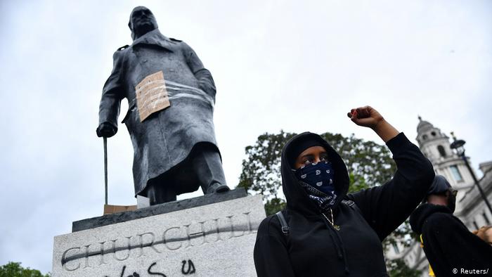  Großbritannien London | Protest gegen Rassismus | Statue von (Reuters/)