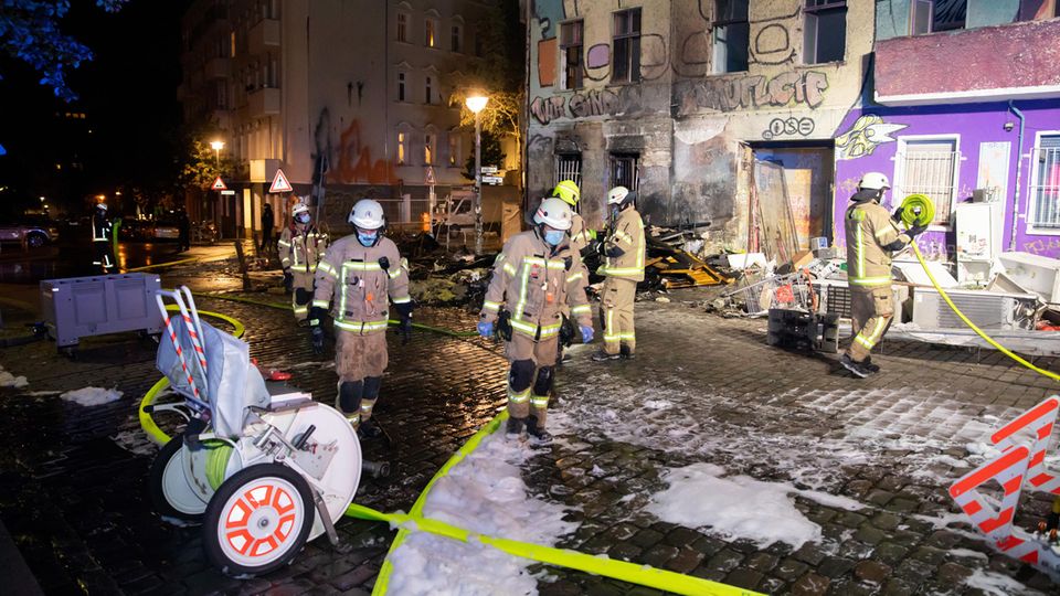 Nachrichten aus Deutschland – Feuer beim Haus "Liebig 34" in Berlin