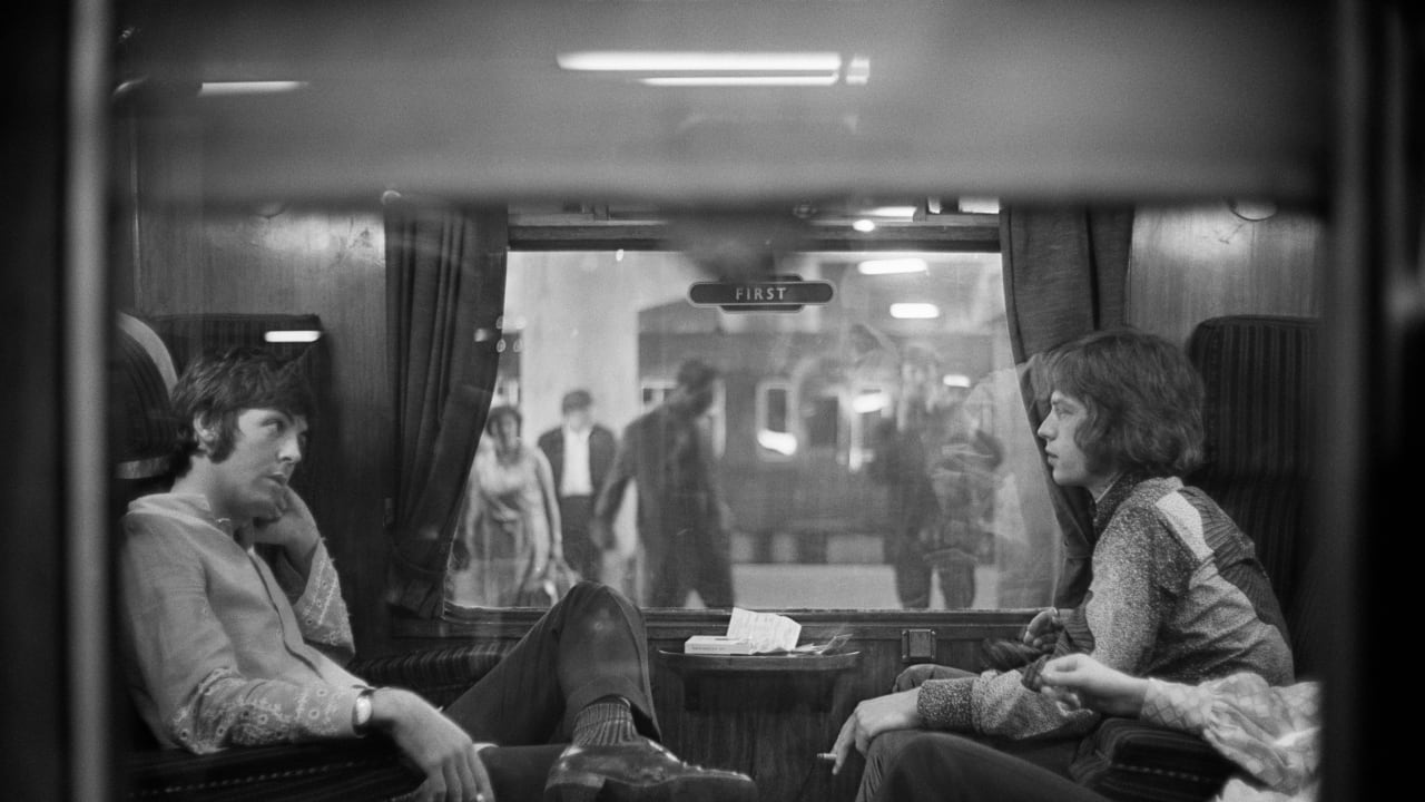 Ein Bild aus dem Jahr 1967: Paul McCartney (l.) und Mick Jagger. Die Beatles waren 1960 in Liverpool geboren worden, die Stones zwei Jahre später in London. Eigentlich gab es nie einen Konkurrenzkampf