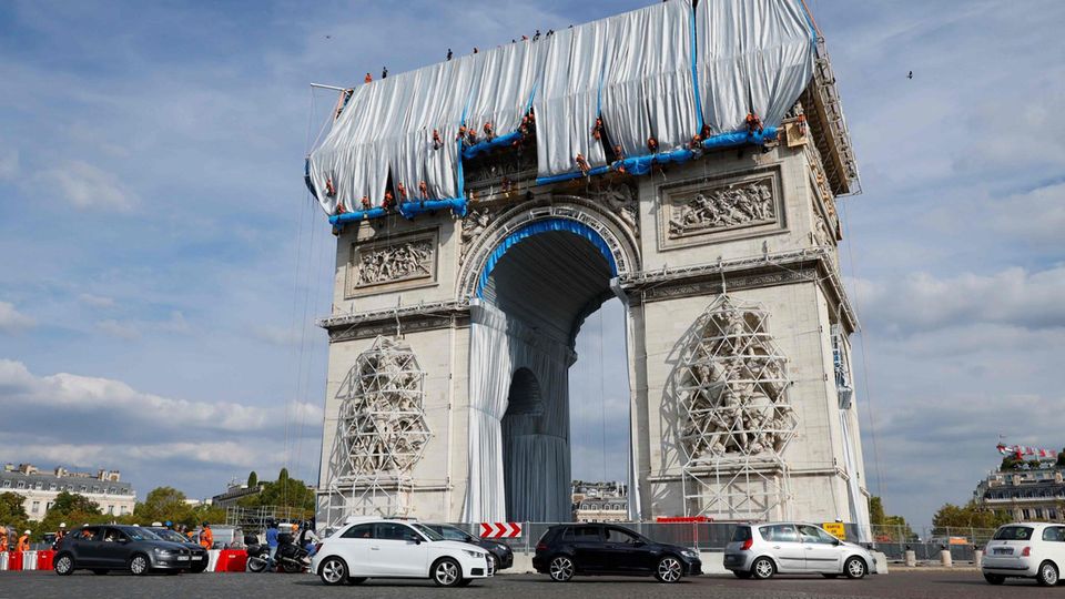 Christos Lebenstraum nach Tod erfüllt – Pariser Triumphbogen wird verhüllt